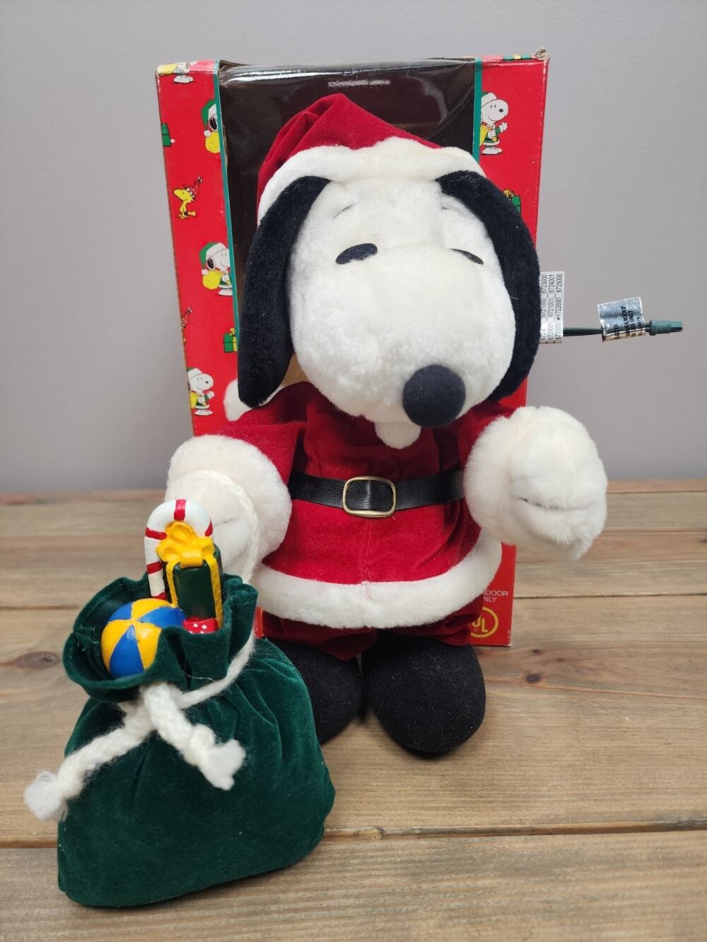 Rare 1998 Santa's Best Animated Motion Christmas Snoopy Plushie 12" Peanuts